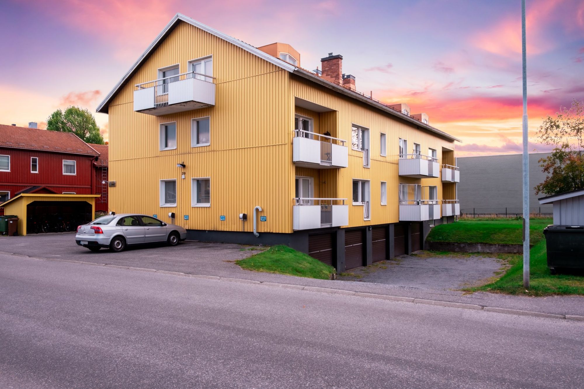 Fältjägarvägen 27, 29, 31, 33